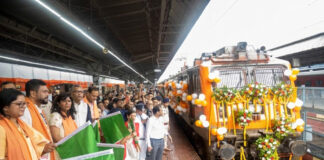 কলকাতা থেকে সোমনাথের পথে বিশেষ তীর্থযাত্রার ট্রেন, ‘সোমনাথ স্বাভিমান পর্ব’-এ শুভ সূচনা কলকাতা থেকে সোমনাথের পথে বিশেষ তীর্থযাত্রার ট্রেন, ‘সোমনাথ স্বাভিমান পর্ব’-এ শুভ সূচনা