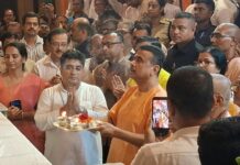 রাধাষ্টমীতে বাগবাজার গৌড়ীয় মঠে মুখ্যমন্ত্রী শুভেন্দু অধিকারী, অংশ নিলেন সন্ধ্যারতিতে রাধাষ্টমীতে বাগবাজার গৌড়ীয় মঠে মুখ্যমন্ত্রী শুভেন্দু অধিকারী, অংশ নিলেন সন্ধ্যারতিতে