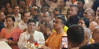 রাধাষ্টমীতে বাগবাজার গৌড়ীয় মঠে মুখ্যমন্ত্রী শুভেন্দু অধিকারী, অংশ নিলেন সন্ধ্যারতিতে রাধাষ্টমীতে বাগবাজার গৌড়ীয় মঠে মুখ্যমন্ত্রী শুভেন্দু অধিকারী, অংশ নিলেন সন্ধ্যারতিতে