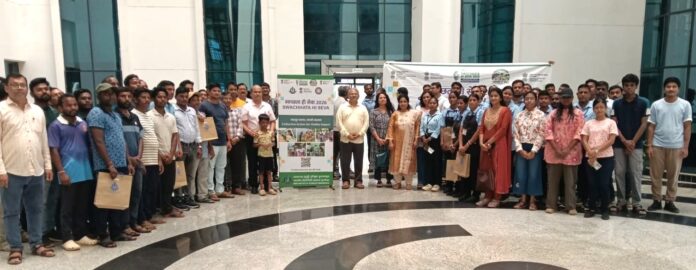 IIT Bhubaneswar felicitates SafaiMitras on Swachhata Diwas and Gandhi Jayanti.