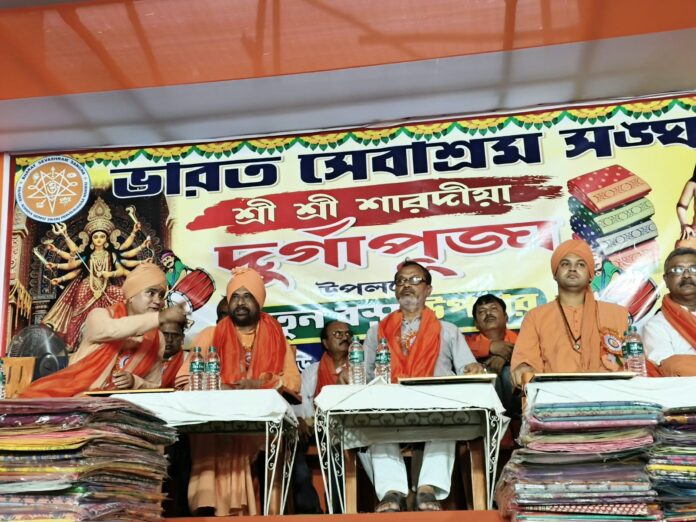পুজোর আগে ধুলাগড় ভারত সেবাশ্রম সঙ্ঘের উদ্যোগে নতুন বস্ত্র বিতরণ পুজোর আগে ধুলাগড় ভারত সেবাশ্রম সঙ্ঘের উদ্যোগে নতুন বস্ত্র বিতরণ