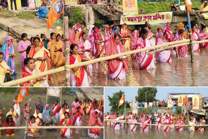 মহালয়ার পুণ্যভোরে কালনাগিনী নদীতে মহিলাদের ব্যতিক্রমী তর্পণ, নারী সুরক্ষার বার্তা